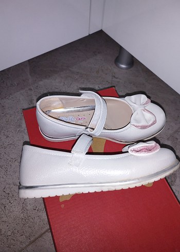 Kızlar için Beyaz Fiyonk Detaylı Babet - Görsel 3