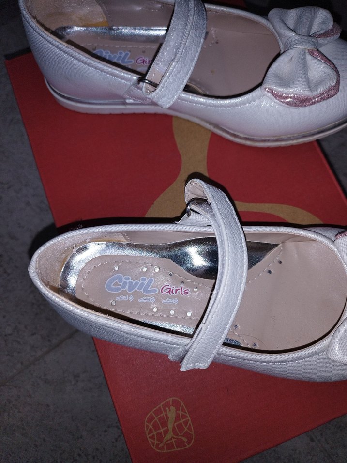 Kızlar için Beyaz Fiyonk Detaylı Babet - Görsel 4