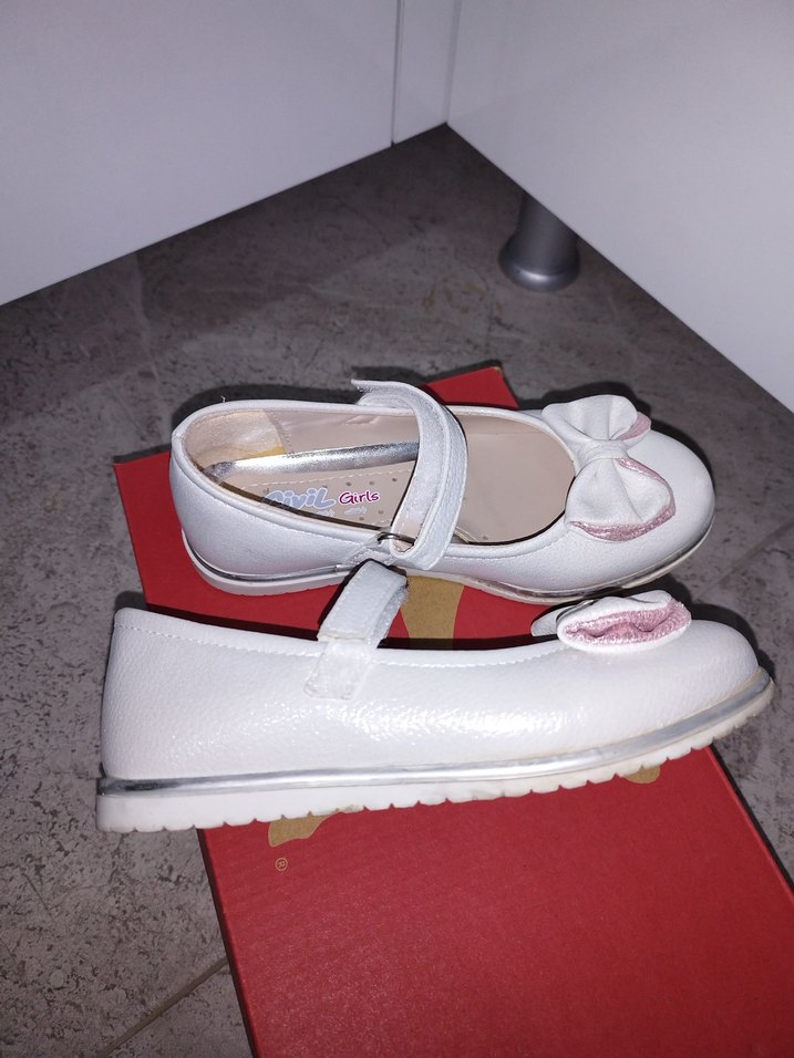 Kızlar için Beyaz Fiyonk Detaylı Babet - Görsel 3