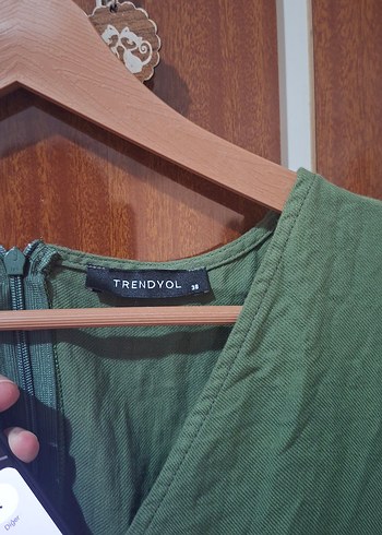 Yeşil V Yakalı Uzun Keten Elbise - Görsel 3