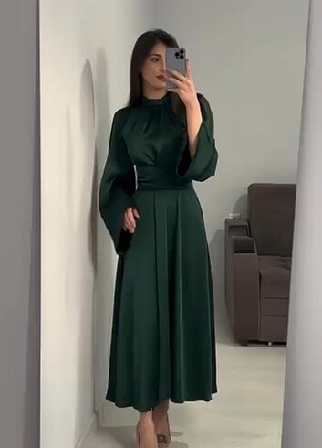 Yeşil saten elbise