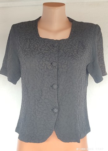 füme vintage bluz, kısa kollu, V yakalı ve düğmeli.