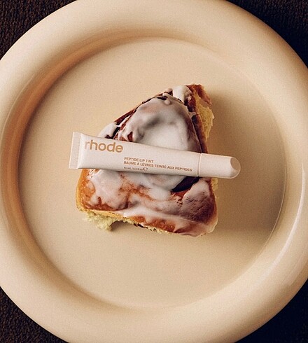 Beden Rhode Birthday Duo Cinnamon Roll