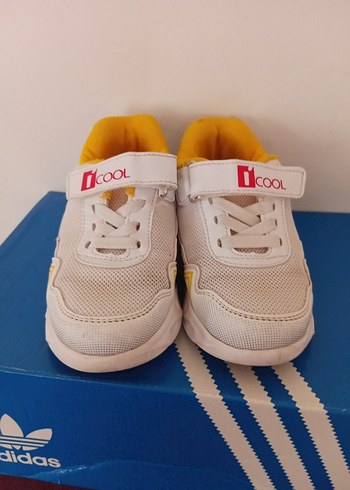 26 Beden Beyaz Renkli Erkek Çocuk Spor Ayakkabı ışıklı 26 numara