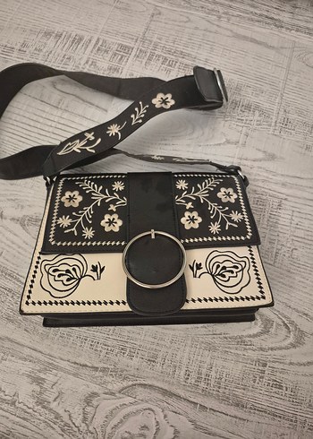 Nakışlı Deri Kadın Çantası - Görsel 3