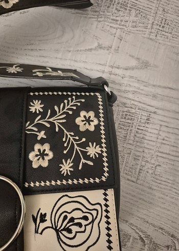 Nakışlı Deri Kadın Çantası - Görsel 5