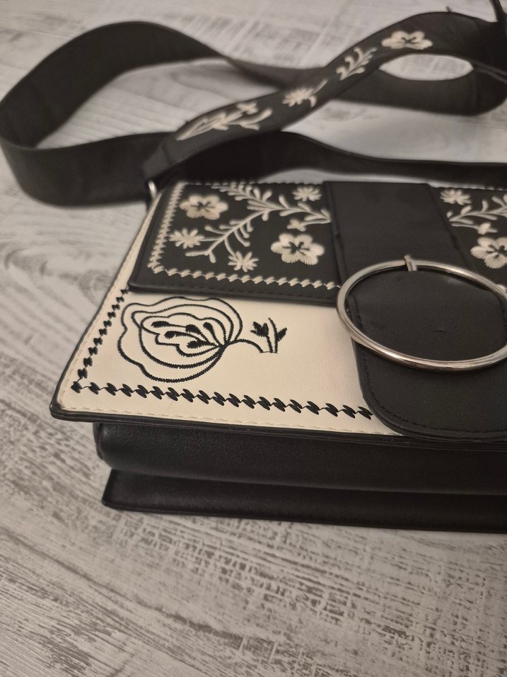 Nakışlı Deri Kadın Çantası - Görsel 4