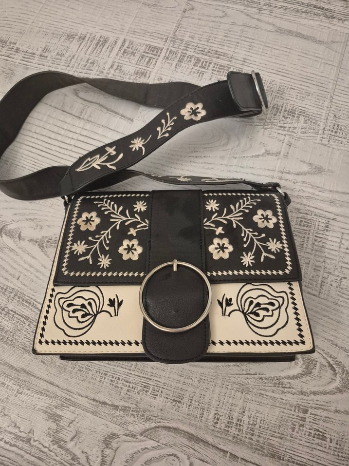 Nakışlı Deri Kadın Çantası - Görsel 2