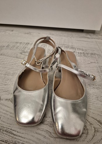 Gri Metalik Kemerli Kadın Topuklu Ayakkabı - Görsel 6