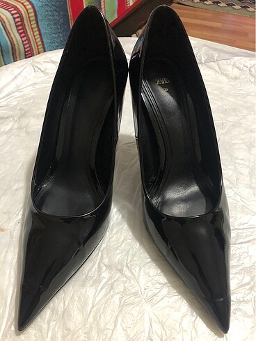 Zara 39 siyah rugan parlak Stiletto?