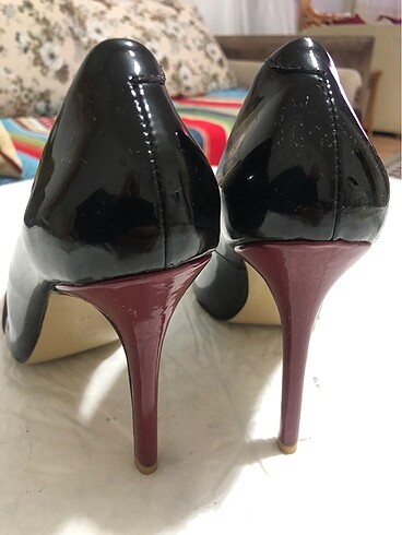 39 Beden 39 rugan siyah bordo Stiletto?