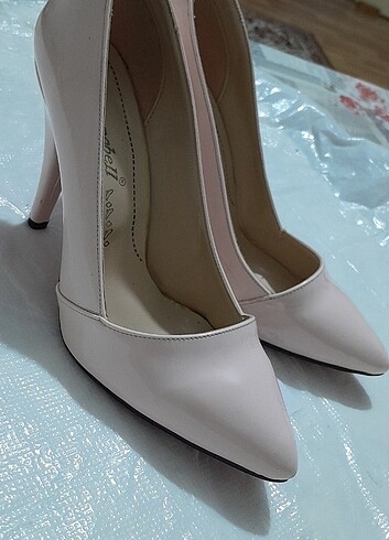 39 Beden ten rengi Renk 39 no bej rugan stiletto temiz
