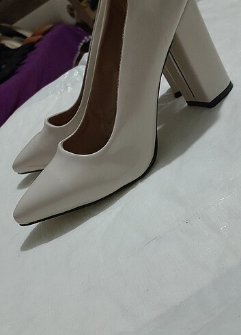 40 Beden 40 no bej rengi kalın topuk stiletto