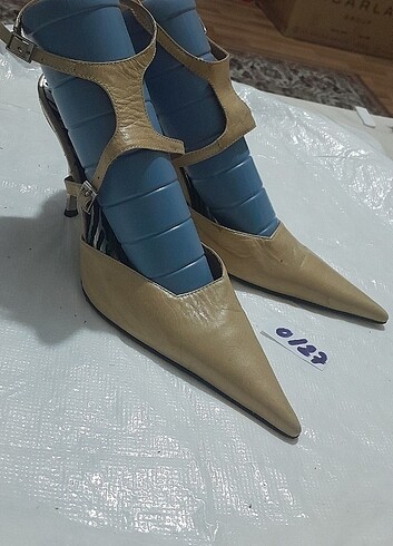 38 Beden 38 no krem rengi CARLO ROSSİ sivri burunlu abiye