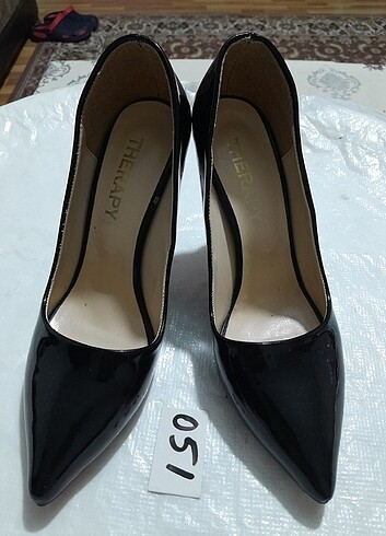 40 no siyah parlak rugan sivri topuk stiletto