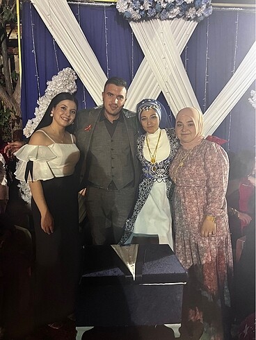 m Beden Cok hos bı tulum severek gydım bende burdan almıstım kolları cok