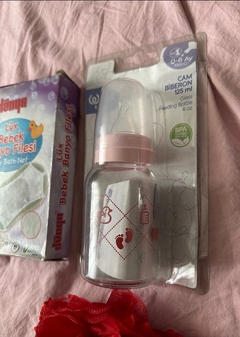 Pembe Cam Bebek Biberonu 125 ml ve banyo filesi