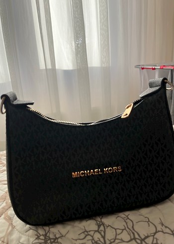 Michael Kors Siyah Monogramli Sik Omuz Cantasi