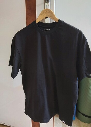 Pull bear tshirt