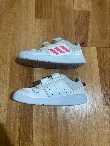 25 Beden beyaz Renk Adidas spor ayakkabi