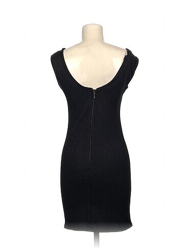 m Beden PreLoved Kısa Elbise %70 İndirimli.