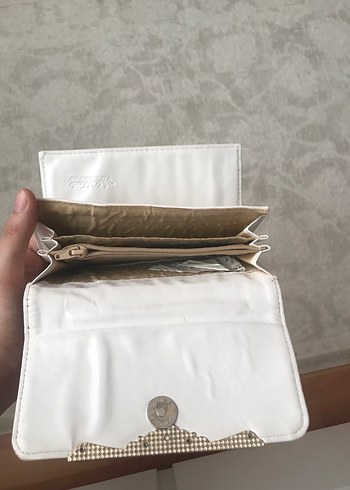 Beden Klasik Beyaz Deri Tokalı Kadın Cüzdanı