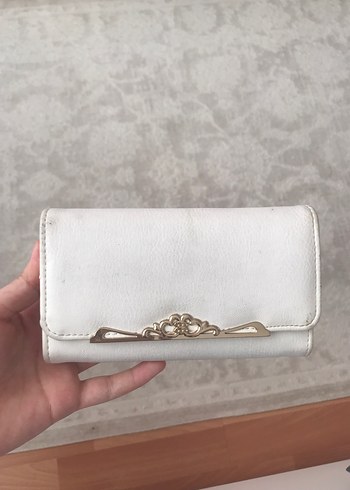 Klasik Beyaz Deri Tokalı Kadın Cüzdanı