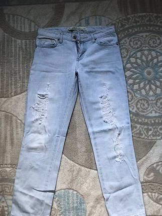 Mom fit jean orta beldir.