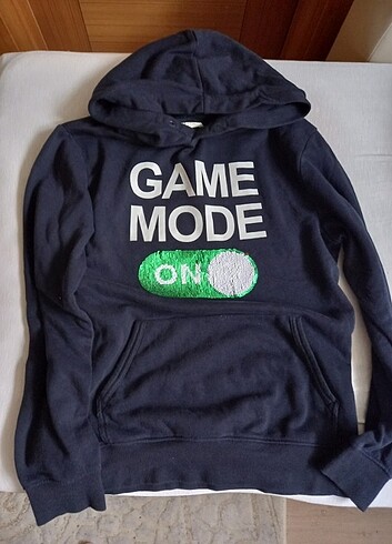 Sweatshirt