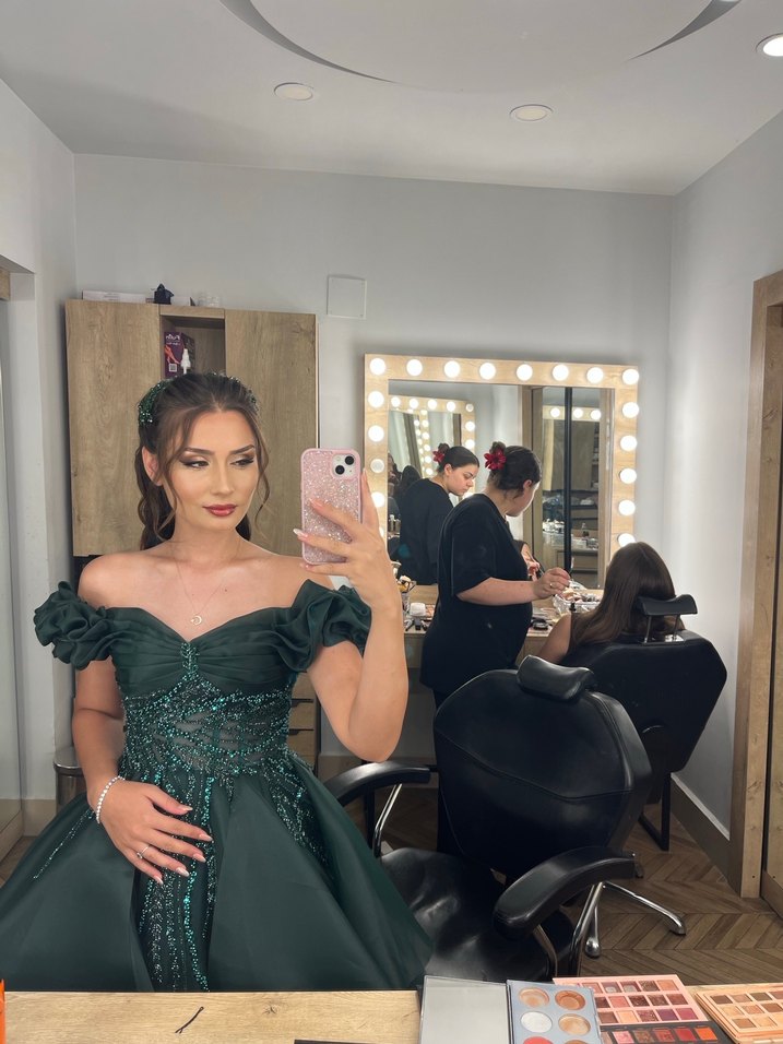 Zümrüt yeşili Uzun Kayık Yaka Gotik Nişan Elbisesi - Görsel 2