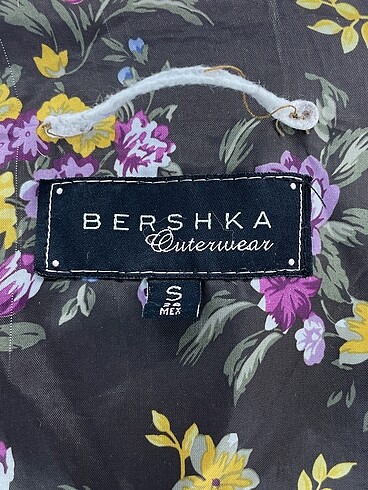 s Beden çeşitli Renk Bershka Yelek %70 İndirimli.