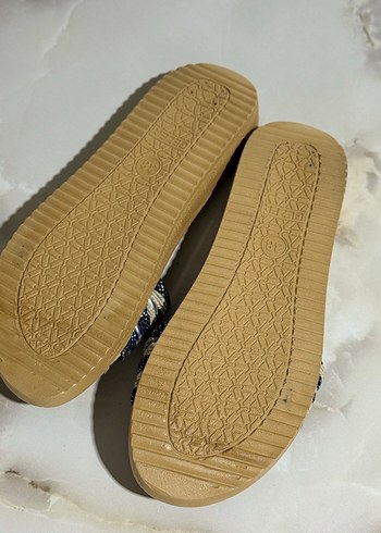 Bambi Mavi Boncuk Detaylı Dolgu Topuk Kadın Terlik
