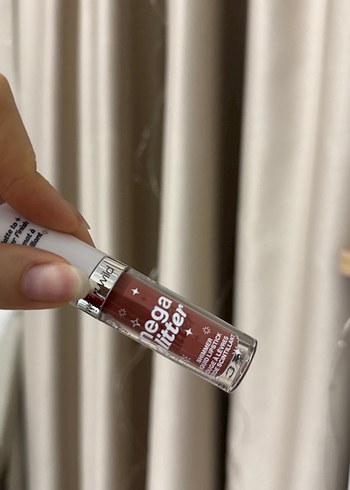 Wet n Wild Mega Glitter Parlak ruj - Görsel 3