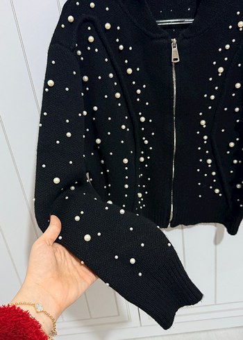 İnci Detaylı Siyah Fermuarlı Kazak - Görsel 3