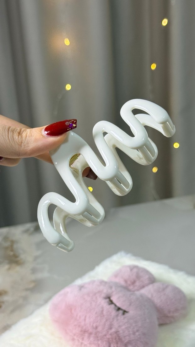 Beyaz Dalgalı Saç Tokası - Görsel 4