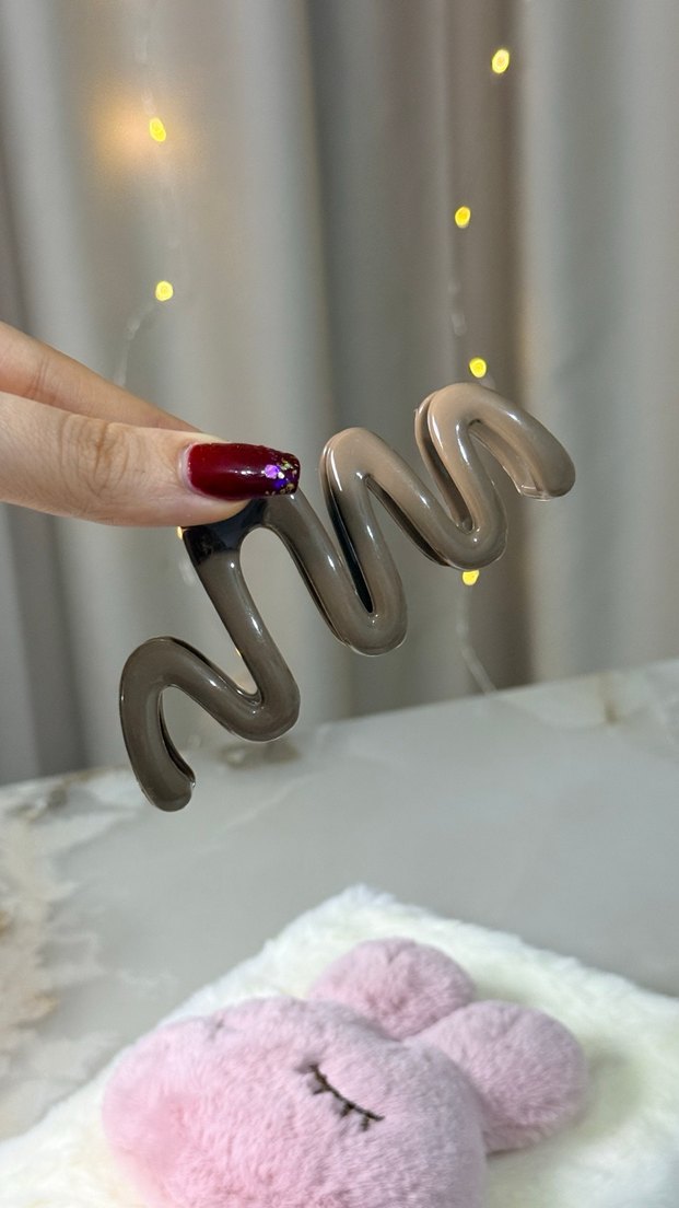 Kahverengi Dalgalı Kadın Saç Tokası - Görsel 3