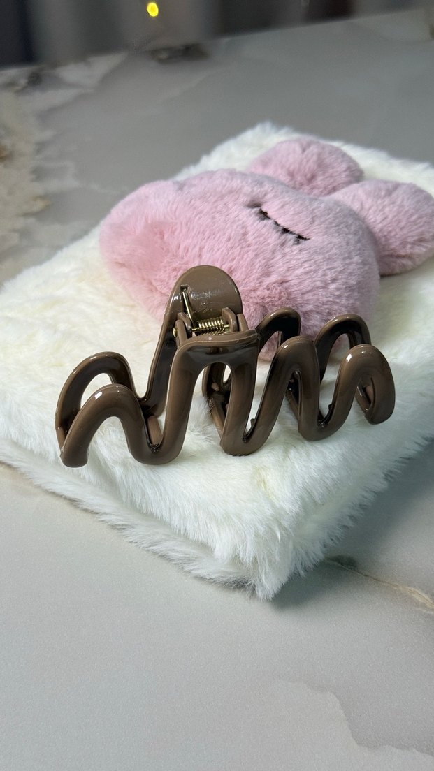 Kahverengi Dalgalı Kadın Saç Tokası - Görsel 2