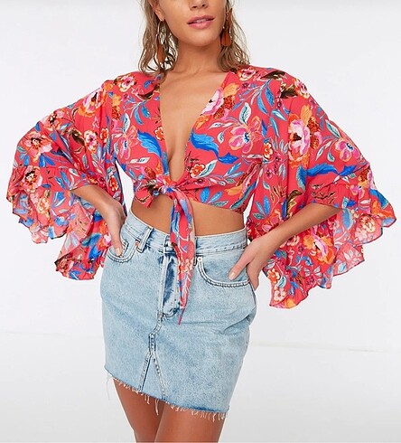 Çiçekli crop dokuma volanlı plaj bluz