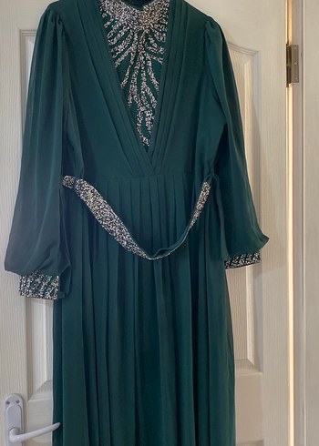 Drapeli V Yaka Yeşil İşlemeli Uzun Elbise - Görsel 2