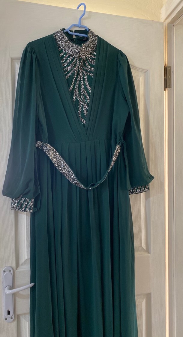 Drapeli V Yaka Yeşil İşlemeli Uzun Elbise - Görsel 2