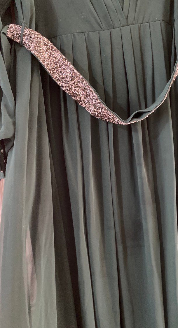 Drapeli V Yaka Yeşil İşlemeli Uzun Elbise - Görsel 4