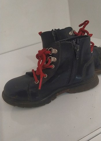 31 Beden Kırmızı Bağcıklı Erkek Botu