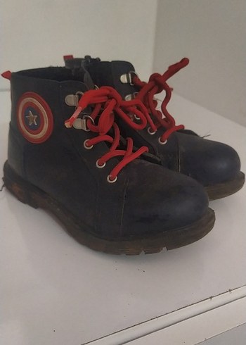 Kırmızı Bağcıklı Erkek Botu