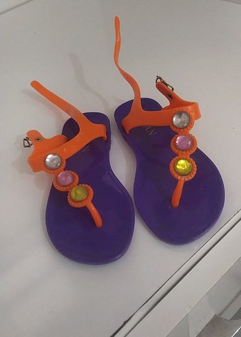 LC Waikiki Boncuk Detaylı Mor Turuncu Topuklu Sandalet