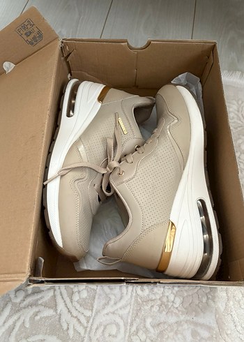 Skechers Bej Dolgu Topuklu Bağcıklı Kadın Spor Ayakkabı - Görsel 3