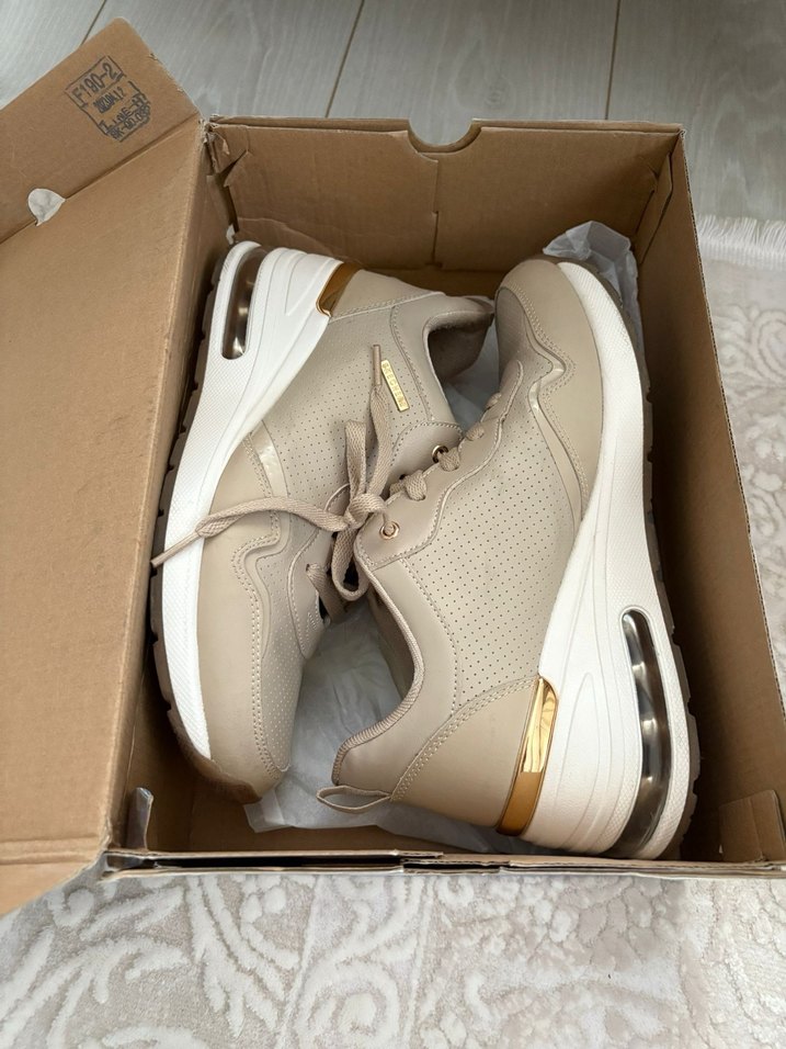 Skechers Bej Dolgu Topuklu Bağcıklı Kadın Spor Ayakkabı - Görsel 3