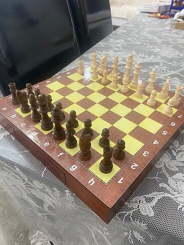  Ahşap satranç takımı