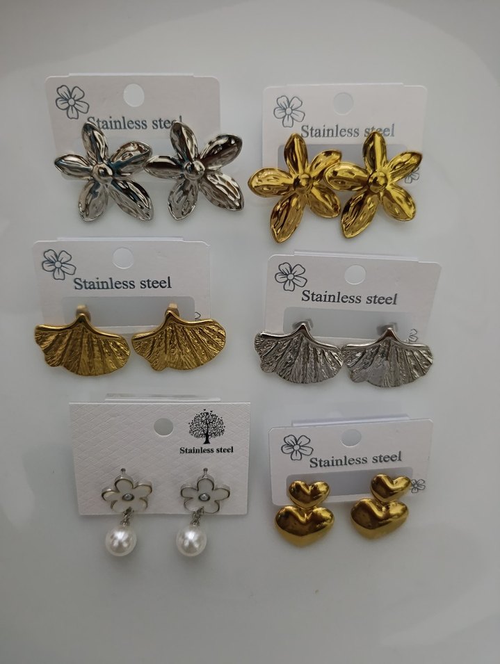 Metalik Mini Çiçek ve Kalp Küpeler - Görsel 2