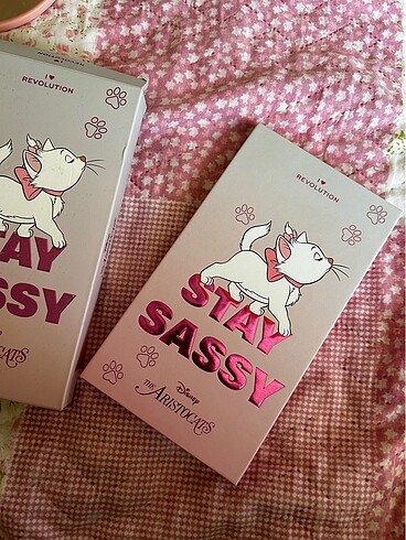 Beden I heart revolution özel seri stay sassy far paleti