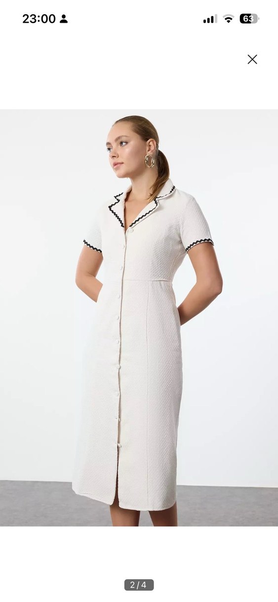 Düğmeli Beyaz V Yaka Ofis Elbisesi - Görsel 3